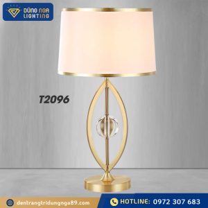 Đèn bàn thân mạ T2096